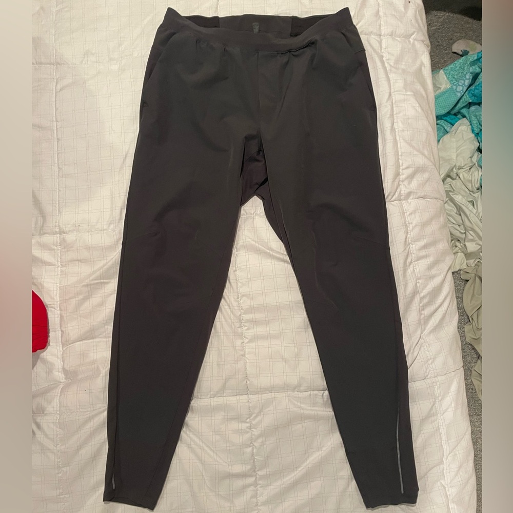 Lululemon men’s joggers. Never worn